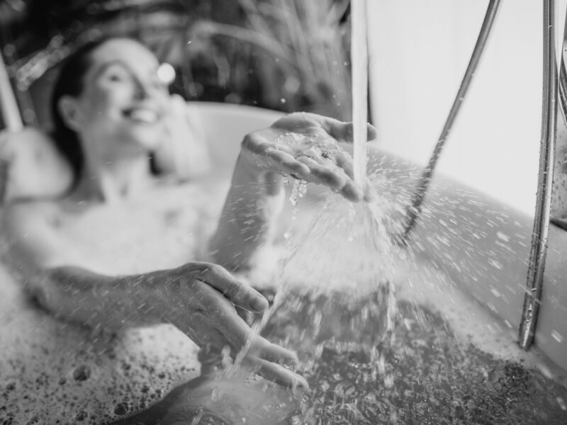 Asistir vidio porno fodendo boceta gostosa de loirinha novinha que geme que nem puta quando a piroca entra - masturbação no chuveiro